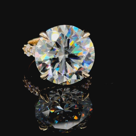 Moinssanite round ring